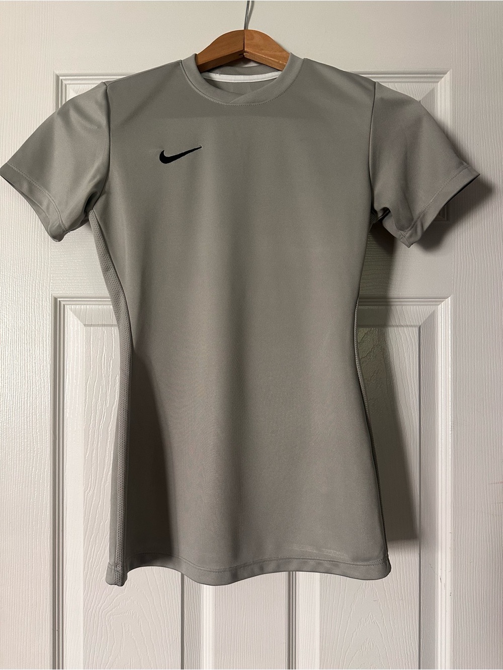 Nike Women’s Dri-Fit Training Short Sleeve Shirt, XS, Gray